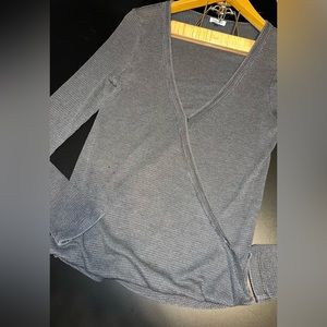 Splendid Keene Surplice Thermal Top in Lead Size Medium EUC